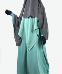 Niqab Classique 150 cm Gris Foncé x Abaya Manches Bouffantes Vert Opaline x Maxi Khimar Classique Vert Opaline by Oummi Abi Moi