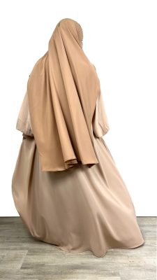 Abaya Manches Ballons Bubble Beige x Maxi Khimar Malé Beige Nude By Oummi Abi Moi x Dar al Iman