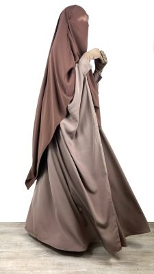 Abaya-Saoudienne-WhoolPeach-Taupe-Nude-x-Maxi-Khimar-Moka-x-Gants-Tactiles-Sans-Fleurs-Taupe-by-Oummi-Abi-Moi