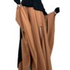 Cape Sans Fronces Camel x Maxi Hijab XXL Noir x Abaya Bubble WhoolPeach Greige x Gants Cotons Noirs by Oummi Abi Moi