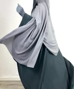 Maxi Hijab XXL Gris Perle x Cape Gris Foncé x Half Niqab Gris By Oummi Abi Moi