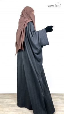 Wool On-Abaya Assouan Grey x Hijab Rectangle Taupe x Half Niqab Taupe By Oummi Abi Moi