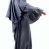 Abaya-Mini-Caly-Manches-Evasees-Gris-Lilas-x-Mini-Khimar-Gris-Mauve-dos-by-Oummi-Abi-Moi.jpg