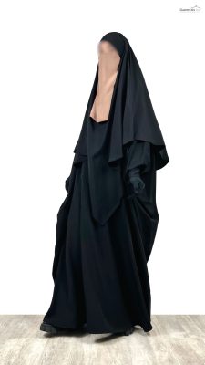 Half Niqab Camel Clair x Abaya Saoudienne Noire x Maxi Khimar Classique Noir by Oummi Abi Moi