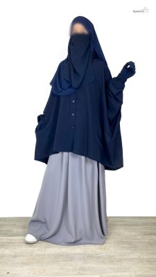 Chemise Anisley Bleu Nuit x Jupe Portefeuille Gris Lilas x Maxi Hijab XXL Bleu Marine by Oummi Abi Moi
