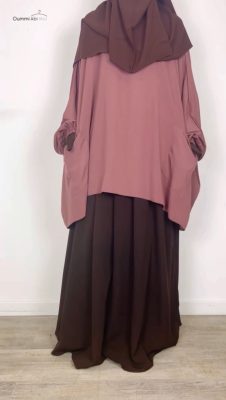 Tunique Anisley Taupe Rosé x Jupe Portefeuille Chocolat x Maxi Hijab XXL Chocolat by Oummi Abi Moi