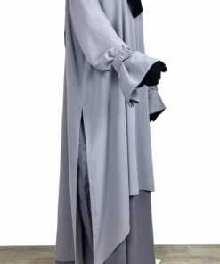 Tunique Assouan Premium Gris Perle x Abaya Manches Bouffantes Gris Lilas x Maxi Hijab XXL Noir by Oummi Abi Moi