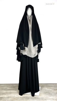 Cape Melissa Mousseline Premium Noire x Tunique Anisley Greige x Jupe Porte Feuille Noire by Oummi Abi Moi